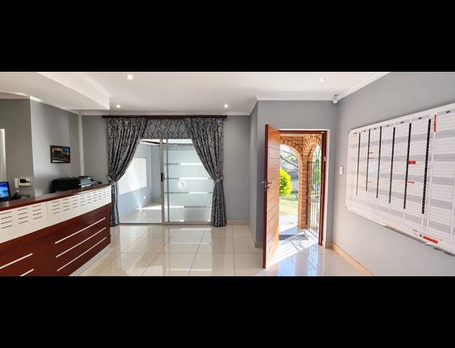 4 BEDROOM HOUSE FOR SALE IN ROOIHUISKRAAL